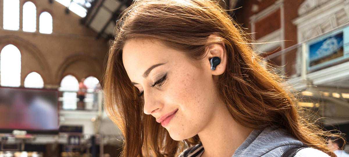 Noise Cancelling earbuds HA-A25T-B in black by JVC