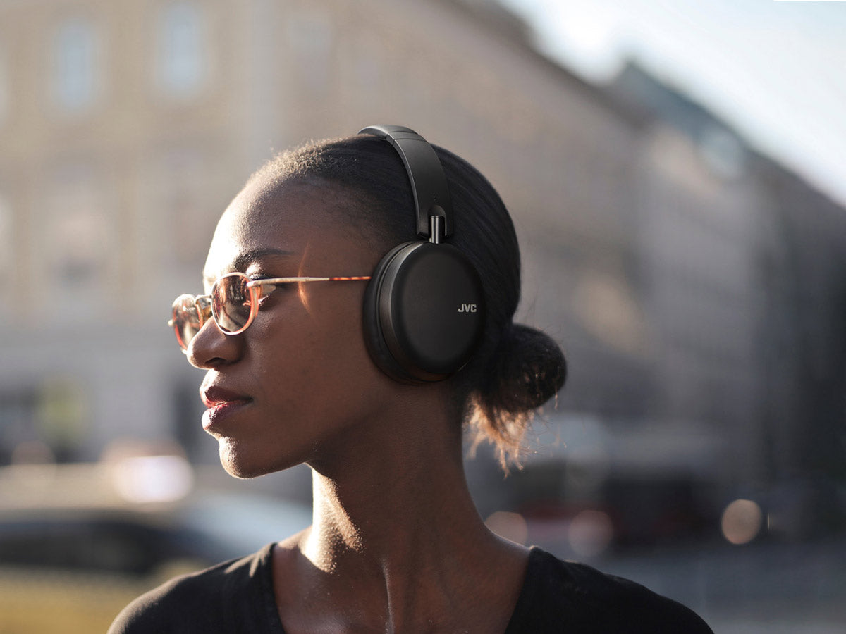 Noise Cancelling headphones &amp; earbuds