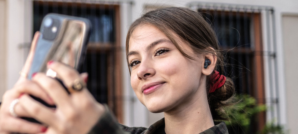 HA-XC62T wireless earbuds with hands-free calling and touch control